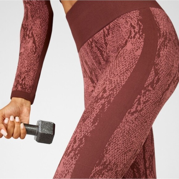 NWT Fabletics High Waisted Seamless Snakeskin 7/8 Leggings Size Small - Picture 3 of 12